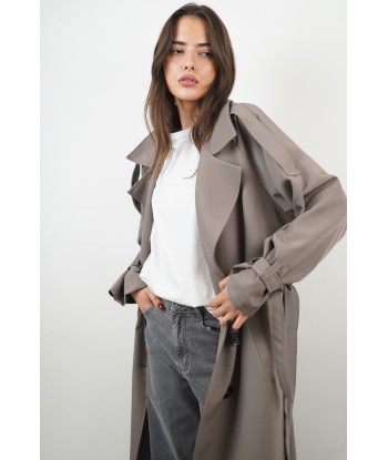 Lola taupe trench coat s'inspire de l'anatomie humaine