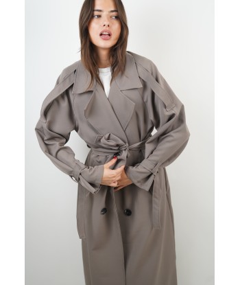 Lola taupe trench coat s'inspire de l'anatomie humaine