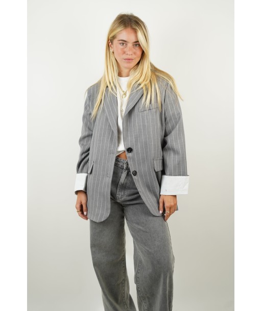 Grey Astrid Blazer s'inspire de l'anatomie humaine