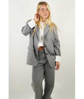 Grey Astrid Blazer s'inspire de l'anatomie humaine